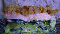 Crumble de quinoa aux courgettes et saumon