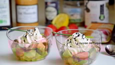 Verrine fraîcheur printanière à l'avocat, tomates et fraises