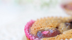 Clafoutis cerises, lait de coco, cardamome verte et pistache