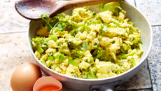 Œufs brouillés au brocoli