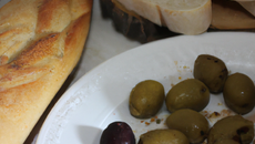 Ailes aux olives et son pain tabouna