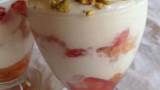 Délice de fraises aux petits suisses, tiramisu