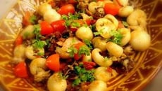 Fricassée de petites seiches aux pignons de pin