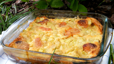 Clafoutis à la rhubarbe, cannelle et abricots sechés