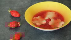 Soupe de fraises et raviole au chocolat