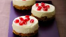 Mini cheese-cakes au chèvre frais salé et leurs graines de grenade