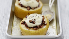 Pomme rôtie au formage Carré Frais et aux fruits secs