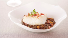 Cœur de cabillaud Skrei de Norvège meunière, lentilles vertes à la cannelle
