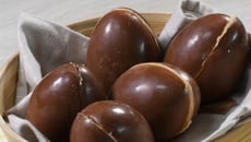 Œufs en chocolat fourrés au praliné