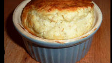 Soufflé au roquefort Papillon et filets de maquereaux