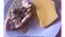Polenta et poulet avec sa sauce aux champignons