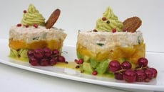 Mille-feuilles de Crabe à la Pêche parfumée au thym et à l'Avocat au vinaigre de framboises et sa mousse d'Artichaut