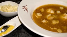 Œufs pochés en bouillabaisse