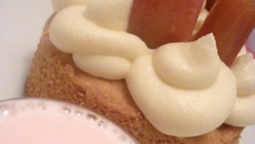 Tarte à la rhubarbe chichiteuse