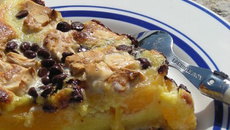 Tarte aux abricots, éclats de nougat et pépites de chocolat