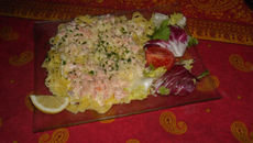 Tagliatelles fraîches aux dés de saumon  fumés.