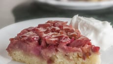 Gâteau renversé à la rhubarbe
