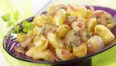 Coquillettes à Poêler de Panzani aux champignons et allumettes de bacon
