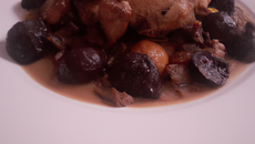 Sauté de chapon aux marrons & pruneaux