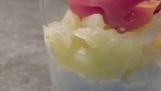 Compotée de granny, mousse de chèvre et speck italien