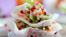 Tartare de saumon au gingembre avec radis et pomme verte