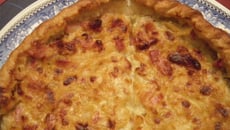 Tourte à l'oignon et crème faîche