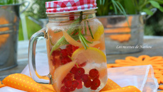 Eau aromatisée au melon, groseilles et citron