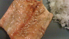 Pavé de saumon au miel et graines de sésame