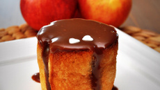 Charlotte Rustique aux pommes et sa sauce carambar