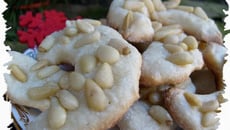 Petits croissants aux pignons ( sans beurre )