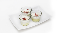 Velouté d'asperges, espuma de bacon et chips de bacon