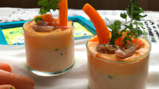 Verrine mousse au lait de crevettes sur lit de carottes au cumin