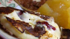 Crêpes de fromage blanc au sirop d'érable et cranberries