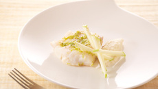Skrei de Norvège confit à l'huile de citron, sauce acidulée