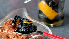 Mousse au chocolat et confit d'olives noires d'Espagne