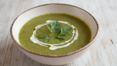 Potage anti-gaspi avec fanes de carottes