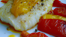 Poisson blanc aux 3 poivrons, tomates provençales et gratin dauphinois d'Elisabète