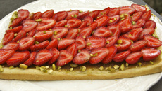 Tartes aux fraises et à la pistache