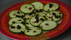 Carpaccio de courgettes, 'bœuf séché végétarien', graines de soja au bon goût de sésame