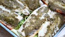 Filets de maquereaux au basilic, fenouil et cerises blanches