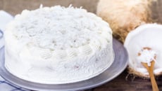 Layer cake chocolat blanc et noix de coco