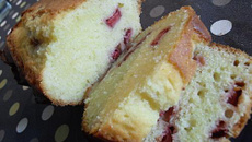 Cake aux fraises et à l'huile d'olive