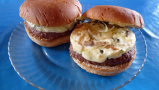 Hamburger de canard à la Fourme d'Ambert