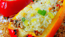Poivrons farcis au riz pimenté au parmesan