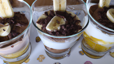 Le gloubiboulga : yaourt nature, chocolat et banane