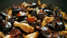 Wok de poulet aux pruneaux