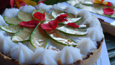 Tarte aux litchis sur crème d' amande coco