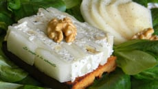 Tartine de pain d'épices aux poires et crème de Saint Agur aux noix