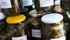 Préparation des olives en conserves