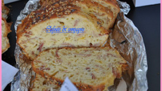 Cake au confit d'oignons, jambon & gruyère